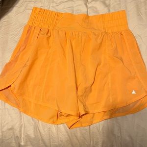 Vitality orange breeze short